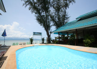 Swimming Pool and Restaurant at Phangan Great Bay