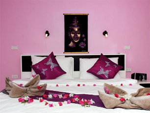 The Villa - Violet Bedroom